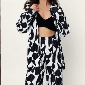 Mono Abstract NastyGal Plisse set